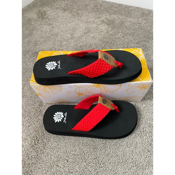 New Yellow Box Falava Red Women's Sandals Size 8.5 - Picture 2 of 2